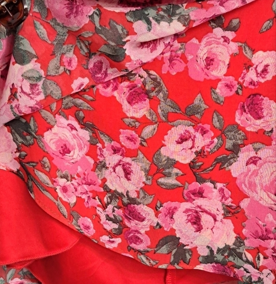 B. Darling Floral Dress With A Back Cut Out - Picture 8 of 12